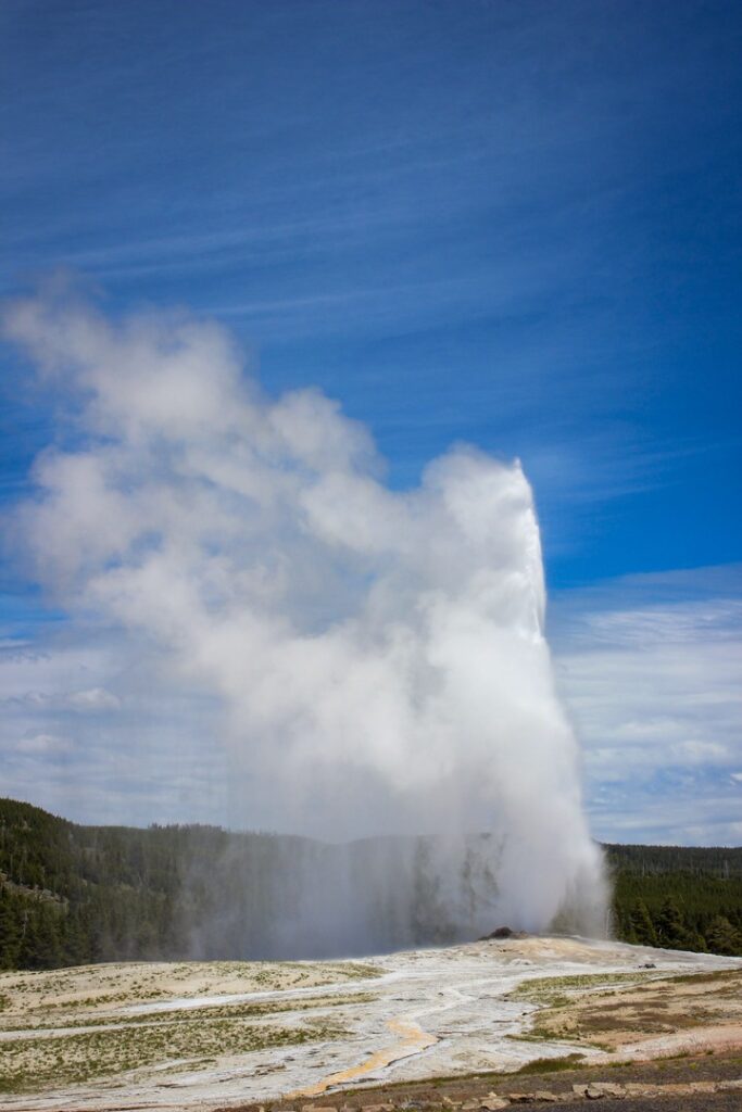 Old Faithful eruption.
