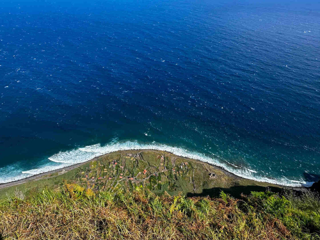 A cliffside viewpoint of Fajã da Quebrada Nova down below.