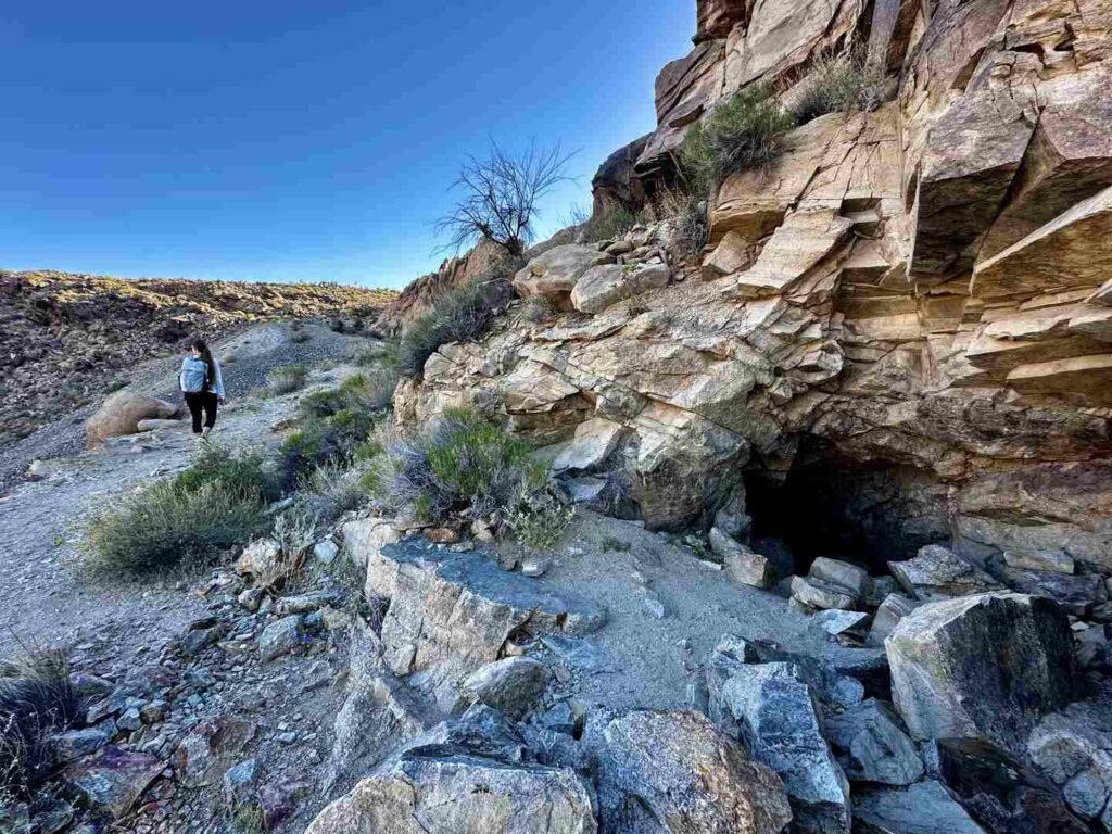 A small black cave opening the leads to the Desert Queen Mine that is walled off.